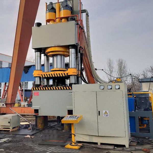 Unlocking Efficiency with the YL32 Column Hydraulic Press - Image 4